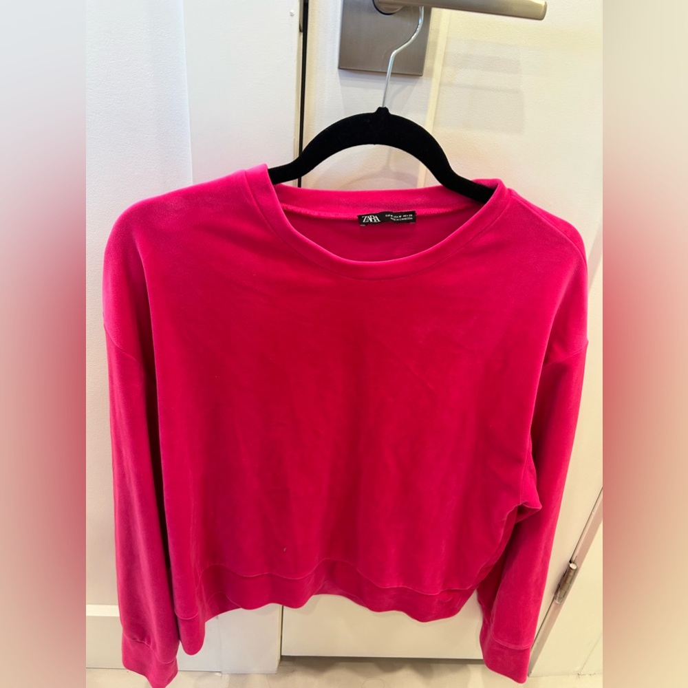 Hot pink long sleeve velvet sweater. Cinched long sleeves.